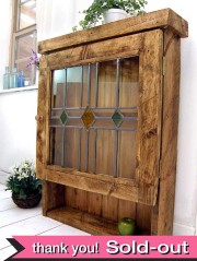 いいお味になったぶ厚い無垢のアンティークパインとステンドグラスの大きめシェルフ