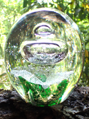 ★★＜英国ハンドメイド＞特大♪透き通るような透明ガラス♪大きな気泡が惑星のようなとてもとても大きなペーパーウェイト