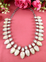 ★３５％OFF★＜英国ミッドセンチュリー＞光のお色が美しいレインボーガラス♪7色に輝く美しい人工オパールのロングネックレス：通常価格7680円→