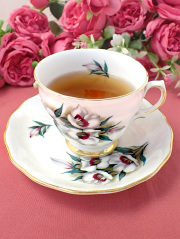 ★３５％OFF★＜コルクロウ＞優雅な英国のお花たち♪たっぷりとした金彩が輝くカップ＆ソーサー：通常価格3480円→