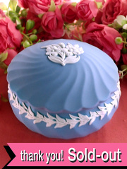 ＜WEDGWOOD＞立体的なお花のレリーフ♪ブルージャスパーのとても大きなポーセリンＢＯＸ