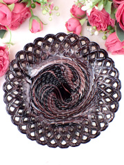 ★★＜英国ハンドメイド＞１８８０年代：ヴィクトリアン時代♪透かし細工が優雅なSLAG GLASSのアートフルなプレート「プレートスタンド付き」