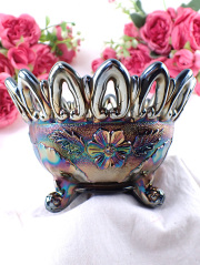 ＜アメリカ製＞1920年代：CARNIVAL GLASS（カーニバルガラス）幻想的な輝き♪素晴らしいデザインの工芸品のような足つきボウル