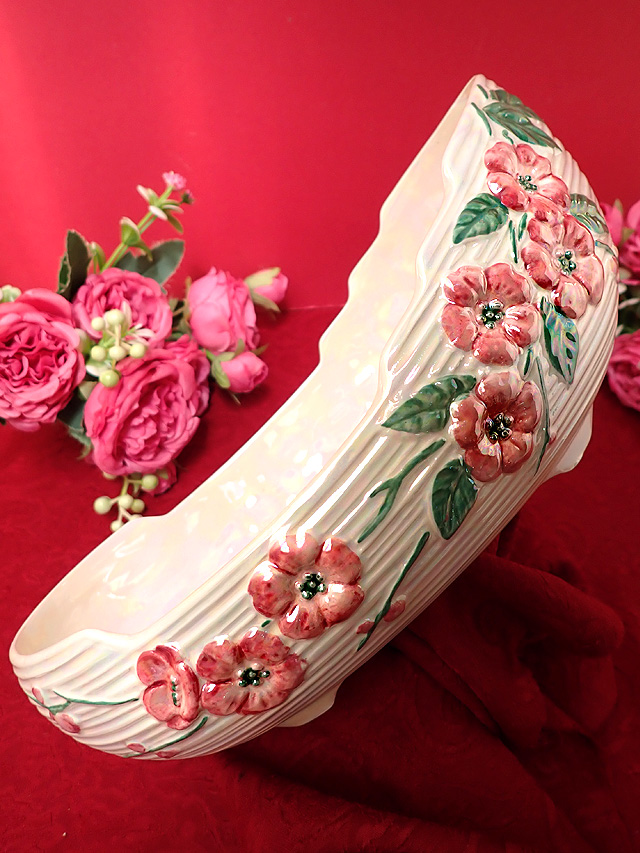 ★３５％OFF★＜英国ミッドセンチュリー＞七色のパールの光沢♪立体的なリンゴのお花たちが優雅なとても大きなお船のようなフォルムのボウル：通常価格8480円→