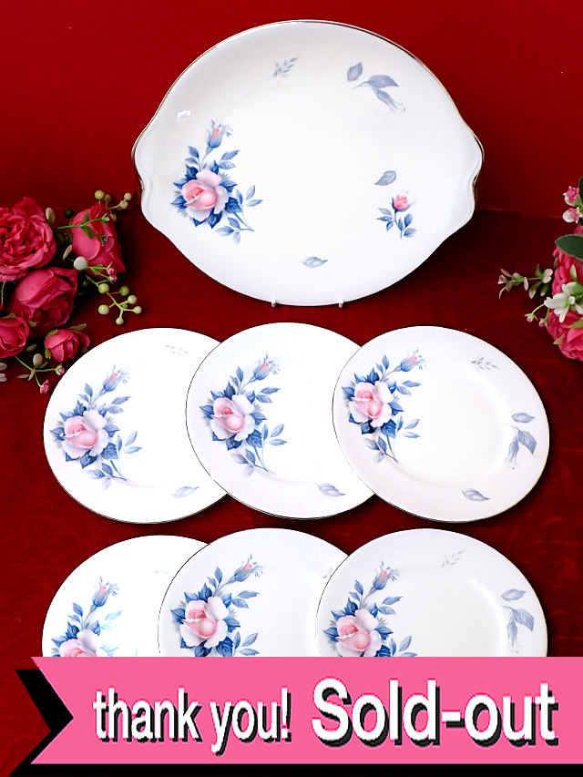 ＜廃盤レア♪ROYAL ALBERT＞英国王室御用達:「SORRENTO（ソレント）」♪美しいピンク色の薔薇と水色のロイヤル・アルバートのサンドイッチプレートセット「７枚組」