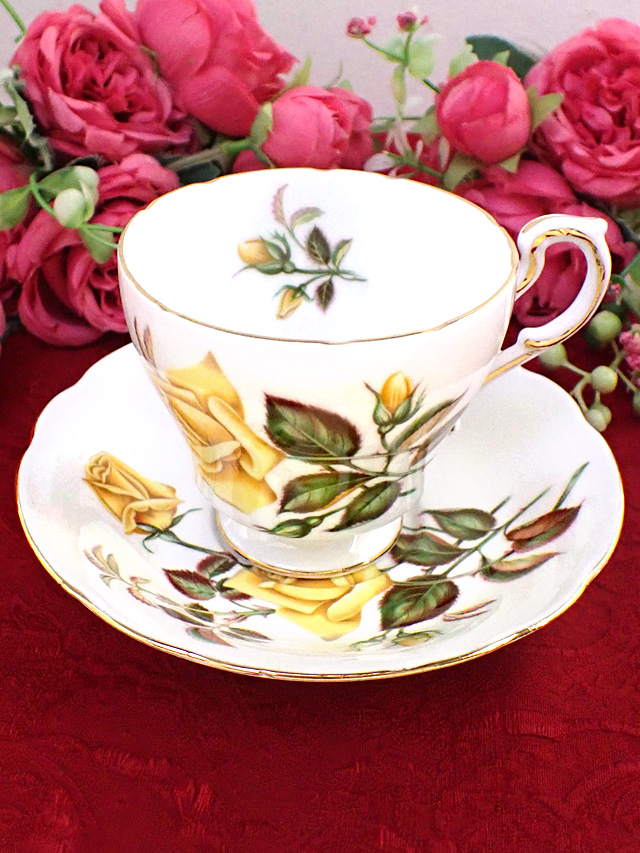 ＜廃盤レア♪PARAGON＞「SUNSET」黄色い大輪のバラのお花たち♪金彩も輝く幻のパラゴンのカップ＆ソーサー