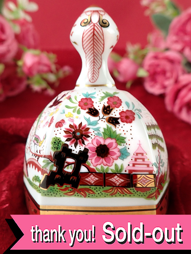 ＜英国ビンテージ＞１９８９年：アートフルなお花たちの金彩もきれいなポーセリンベル