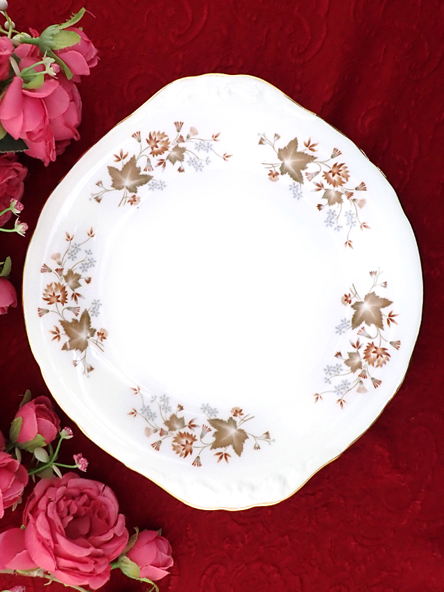 ＜コルクロウ＞１９5０年代「AVON」森の木の葉とお花たち♪金彩も輝くロマンチックなサンドイッチプレート