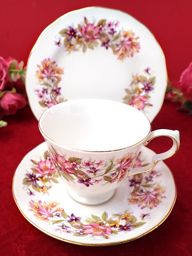 ＜コルクロウ＞１９４０年代：英国カントリーサイドの野の花たち♪金彩も輝くロマチックなシェイプのトリオ