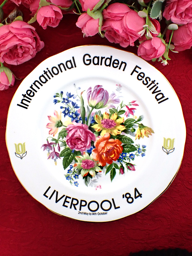 ＜DUCHESS＞１９８４年「International Garden Festival LIVERPOOL '84」♪華やかなお花たちのダッチェスの大きな記念プレート「プレートハンガー付」