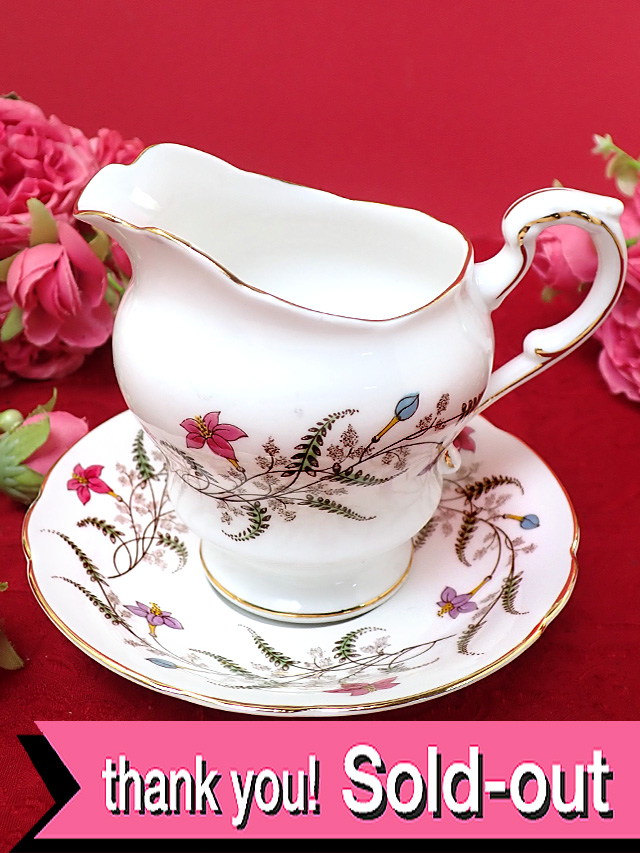 ＜廃盤レア♪PARAGON＞１９４０年代：英国カントリーサイドの野の花たち♪幻の名窯パラゴンの英国アンティークのミルクジャグ「ソーサーのオマケ付」