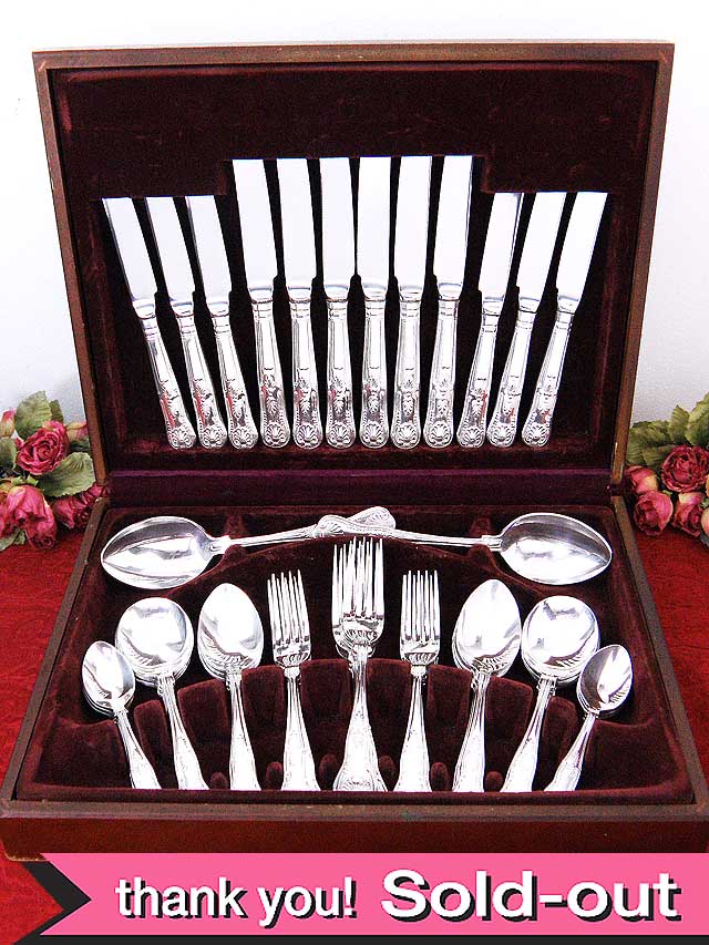 １９４０年代：優雅で豪華なデザインのシルバープレートのカトラリー３７本セット「収納木箱付」