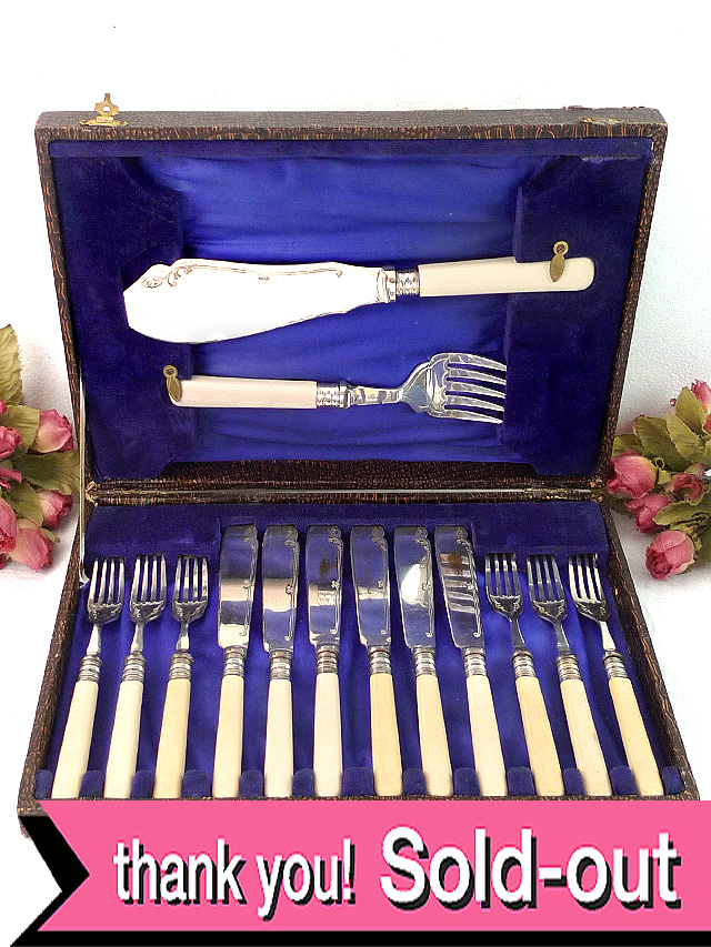 ＜英国銀器＞１９３０年代：上品なデザインの天然ボーンのシルバープレートのカトラリー「14点セット：お箱付」