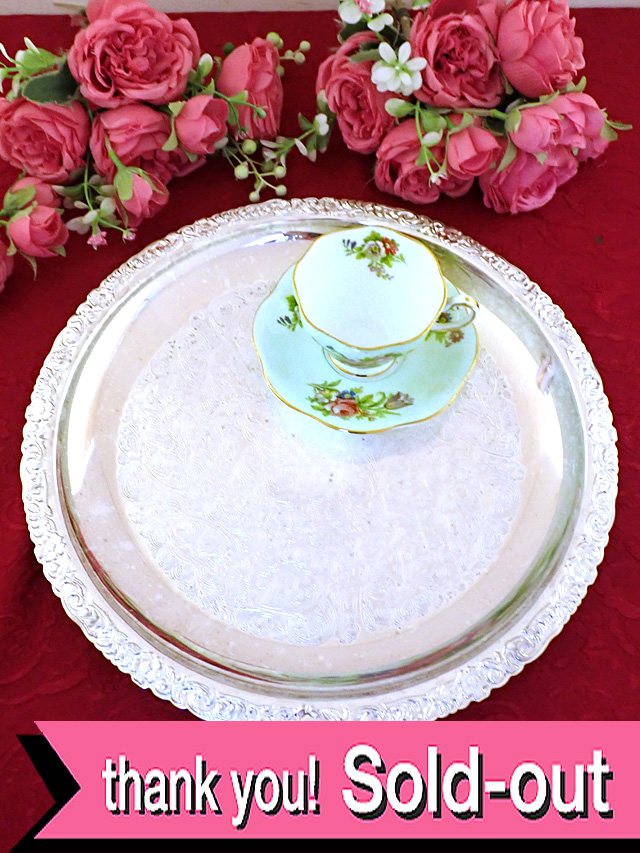 ＜英国銀器＞美品♪ヴィクトリアンスタイル♪直径２９cm銀細工が優雅なまあるいとても大きな銀盆