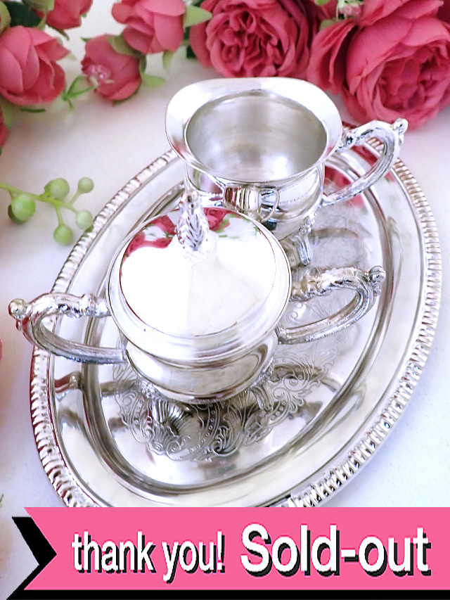 ＜英国銀器：未使用品＞優雅なヴィクトリアンデザイン♪銀細工が素晴らしiシルバープレートのミルクジャグ＆シュガーボウル＆トレイ「３点セットお箱付き」