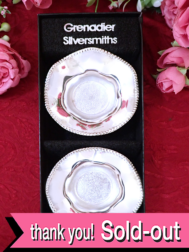 ＜英国銀器＞「Grenadier Slversmiths」♪優雅な銀細工が美しいシルバープレートのスモールカップ「お箱付」