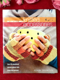 ＜英国手芸ＢＯＯＫ＞「knitted accessories」♪マフラーや帽子etc英国流ニッティングの素敵なご本