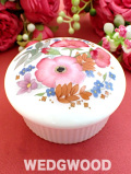 ＜廃盤レア♪ウェッジウッド＞「MEADOW SWEET」♪水彩画のようなお花たち♪メドウスィートのふっくら大きめポーセリンＢＯＸ