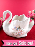 ＜St Michael＞優雅な陶器の白鳥さん♪「JAPAN」というタイトルの大きな鉢カバー