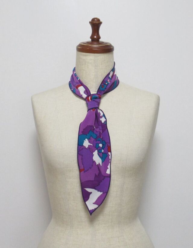 パニュエロ小・ボウタイ・PA-S169・白×紫青緑花柄