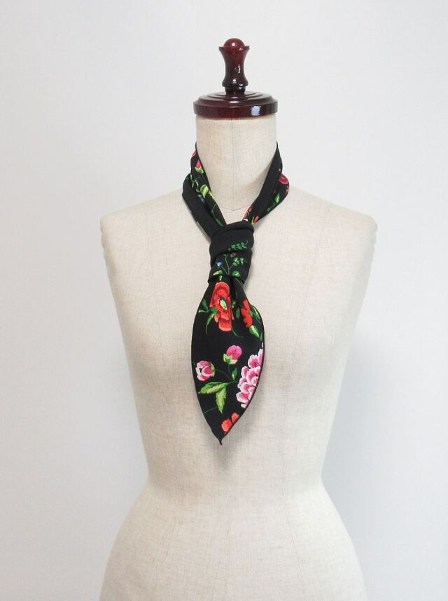 PA-S173　パニュエロ小・ボウタイ・黒×カラフル花柄