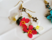 【メール便ＯＫ】トルコ伝統のレース編み　イーネオヤ　ピアス　ホワイト＆レッド