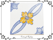 170341ポルトガルタイル アズレージョの鍋敷き 黄色い花柄 アートスタンド付き