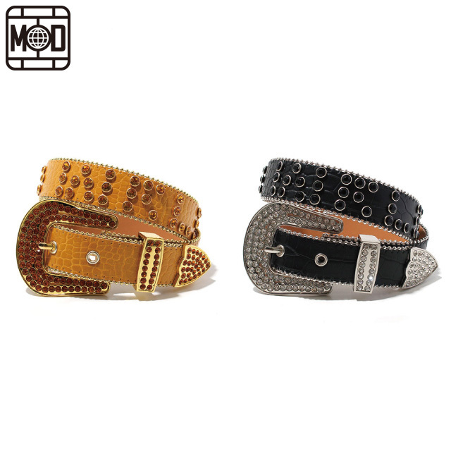 MOD WRLD X RVVL WRLD RHINESTONE BELT ベルト (2色展開)