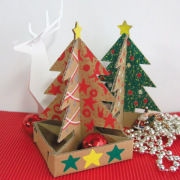小物入れにもなるダンボール工作「ミニクリスマスツリーセット」