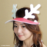 クリスマスをハッピーに！トナカイ変身帽子「トナカイバイザー」