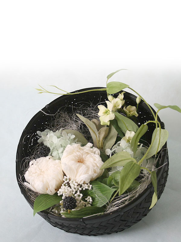 和カゴアレンジ・輪菊