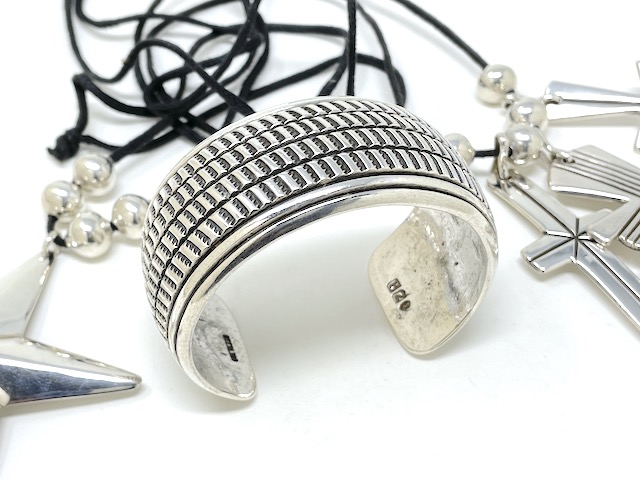 【ビンテージ　旧ホールマーク】シッピー・クレイジー・ホース(Cippy Crazy Horse)作　42-0001　コチティ　ラジアルタイヤ・ブレスレット