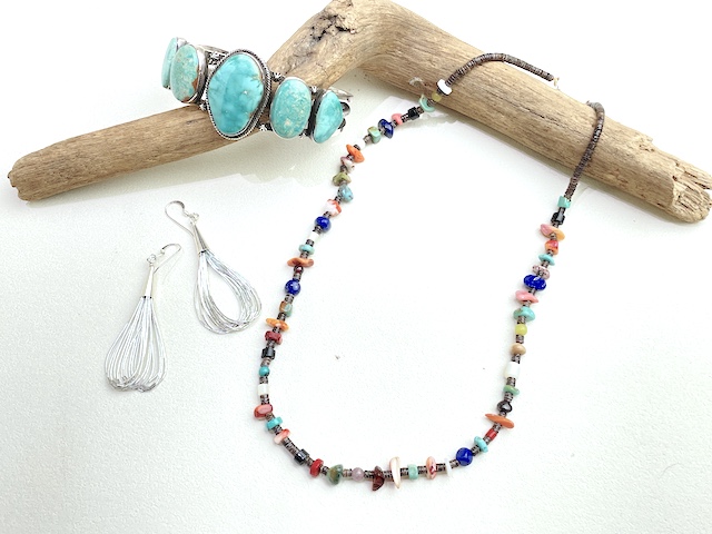 ナバホ　04-0185　ヴァレリー・ジョンソン作　マルチカラー・ナゲットビーズ・ネックレス　全長480mm