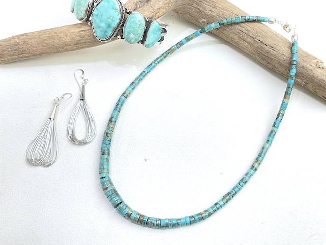 ナバホ　04-0186　ベッシー・ヘイリー作　キングマンターコイズ・ネックレス　全長450mm