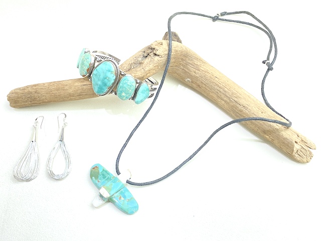 【アングロ（白人）】　04-0190　マット・ミッチェル作　スリーピングビューティー・ターコイズ　フライングイーグル　チョーカー / ネックレス（可変式）