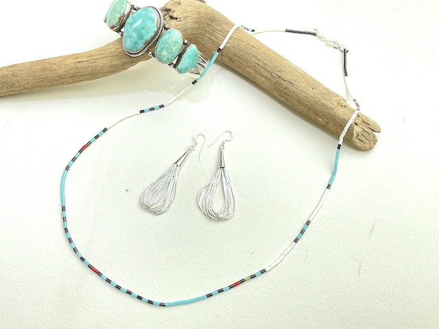 サントドミンゴ　34-0350-C　デルファニータ・カラバザ作　ウルトラマイクロHeishi（ヒシ＝ビーズ）ネックレス　全長630mm