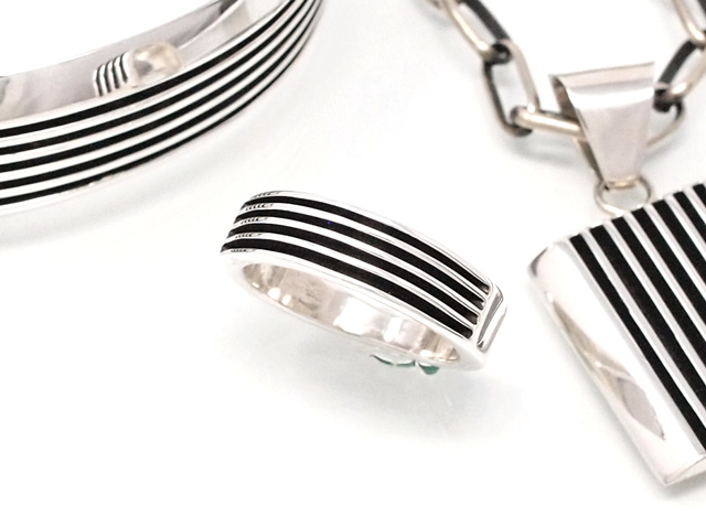 ナバホ　01-0067　Francis Jones フランシスジョーンズ作　エッジプレート・ストレート・リング