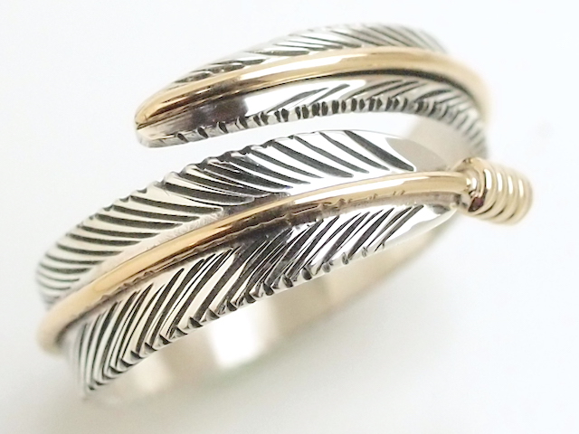 ナバホ　01-0297　ハービ－・メイス作　イーグルフェザー　ナロー ・アジャスタブルサイズ・リング　12Kゴールド・センターライン