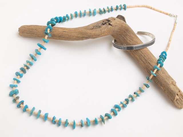 ナバホ　04-0173　ナオミ・ガルシア作　キングマン・ターコイズ＋メロンシェル　ネックレス　全長740mm
