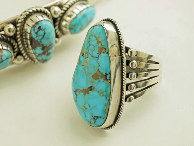 ナバホ　01-0209　ヴァーディー・ジェイク作　タイロン・ターコイズ（ナチュラル）　リング　17号