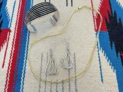 Native SilverStreams　ナバホ　リキッドシルバー・ネックレス　04-NSS-0345-24KGP　3連45cm　24金メッキ