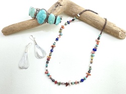 ナバホ　04-0185　ヴァレリー・ジョンソン作　マルチカラー・ナゲットビーズ・ネックレス　全長480mm