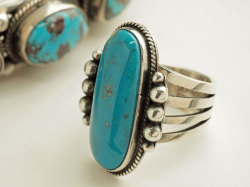 ナバホ　01-0208　ナイラ・ジョンソン作　タイロン・ターコイズ（ナチュラル）　リング　13号