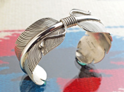 ナバホ　02-0452　DELVIN JOHN作　ダブル・イーグルフェザー・ブレスレット　26mm幅