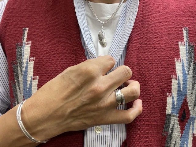 ナバホ 03-0722 ハーヴィー・メイス作 イーグルフェザー・ペンダント  