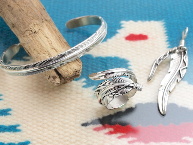 ナバホ 01-0298 ハービ－・メイス作 イーグルフェザー ワイド  