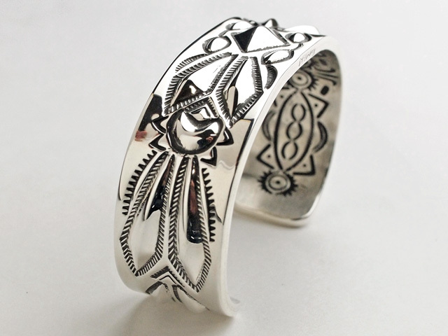 ナバホ 02-0459 RAY ADAKAI レイアダカイ作 Repousse（リポウズ  