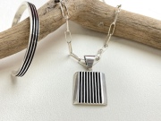 ナバホ 03-0587 故フランシス・ジョーンズ(Francis Jones)作 エッジプレート・スクエア・ペンダント