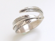 ナバホ 01-0296 ハービ-・メイス作 イーグルフェザー ナロー・アジャスタブルサイズ・リング スターリングシルバー