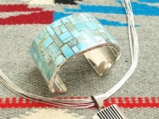 ナバホ 02-0484 1980年代後半製 オールナチュラル#8ターコイズ・チャネルインレイ・ブレスレット